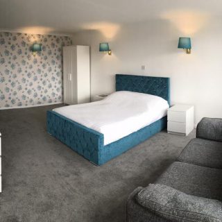 BLUE ROOM